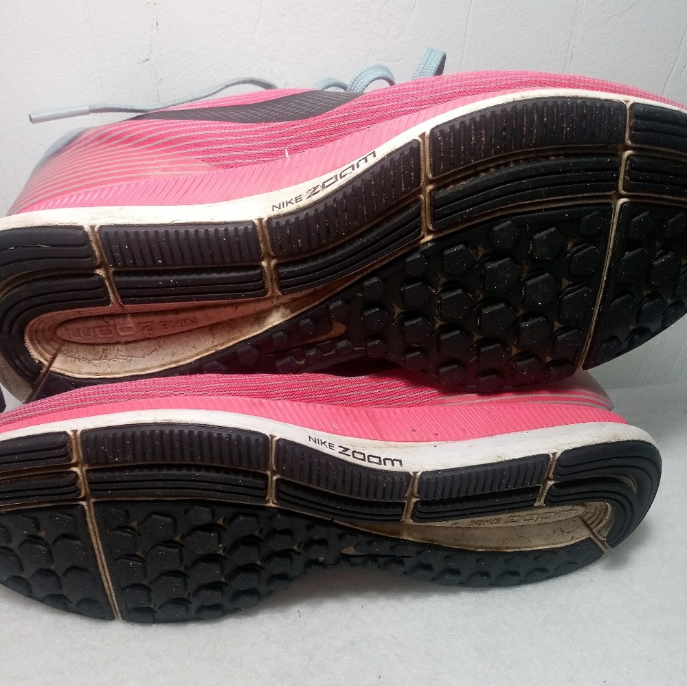 NIKE zoom sneakers. - Picture 6 of 7
